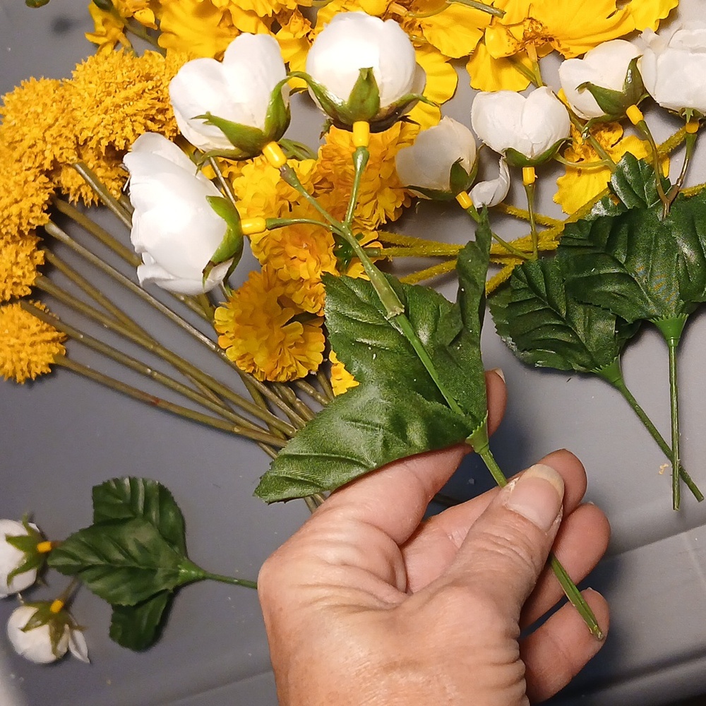 Artificial Floral Stems - Yellow & White w/green - Picture 3 of 10